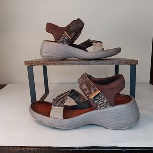 Bzees Jive Sandals Womens 7M Brown Chevron Stretch Comfort Platform Good